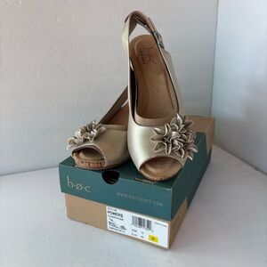 b.o.c. Women's Powers Champagne Peep Toe Floral Design Sandals